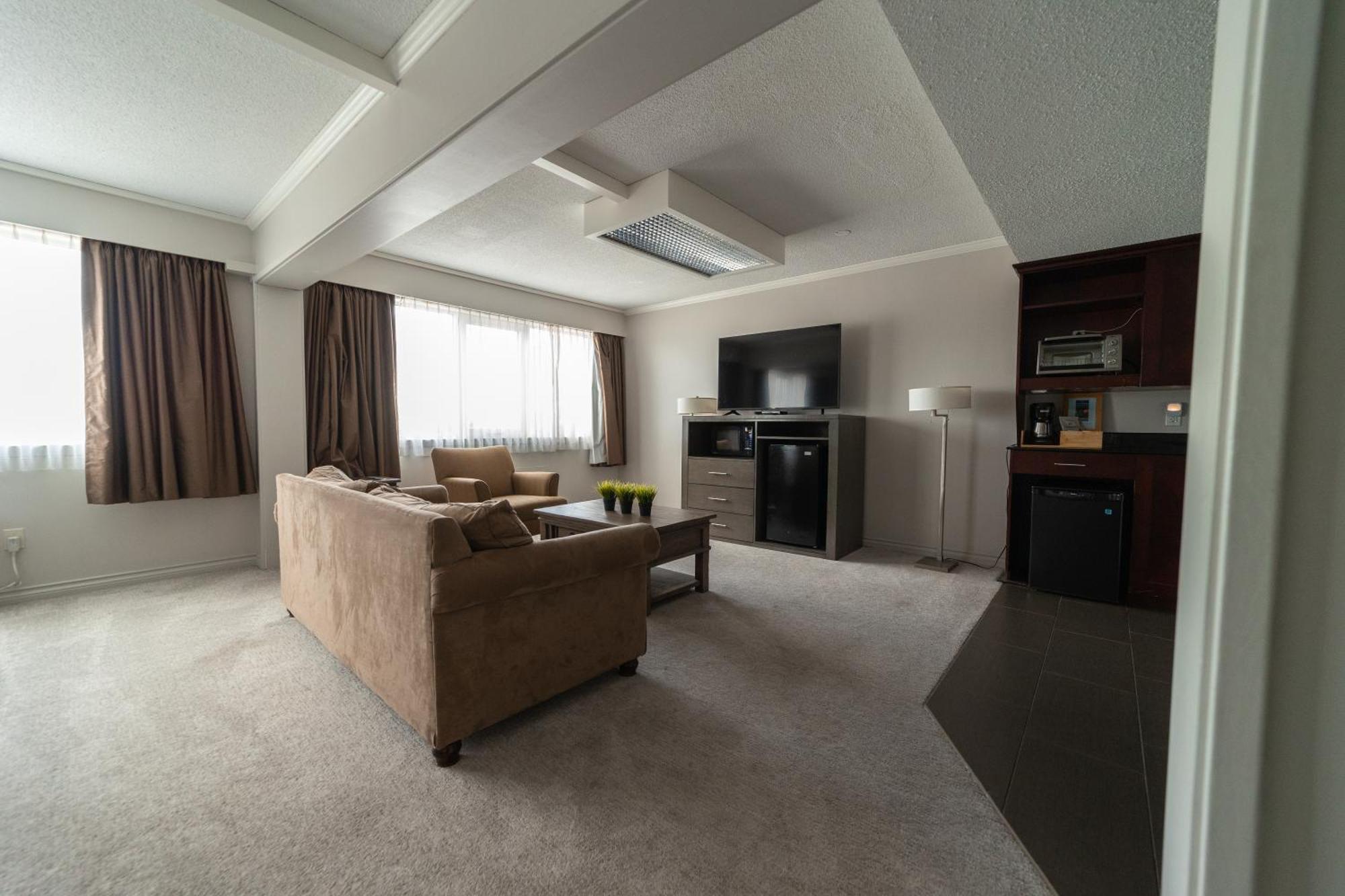 The Thompson Hotel Kamloops Room photo